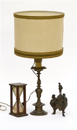 Lotto composto da un candeliere ed un calamaio in materiali diversi, uniti a un