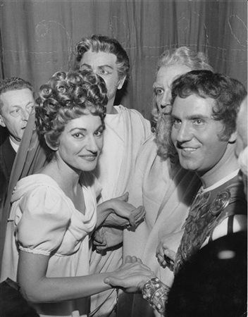 Maria Callas "Poliuto" 1960

Fotografia originale alla gelatina sali d'argento.