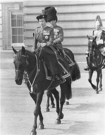 Queen Elisabeth 1974

Fotografia originale alla gelatina sali d'argento.
cm 25
