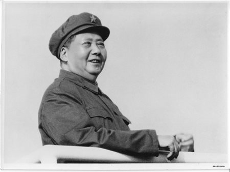 Mao Tse-Tung 1960 ca.

Fotografia originale alla gelatina sali d'argento.
cm 14