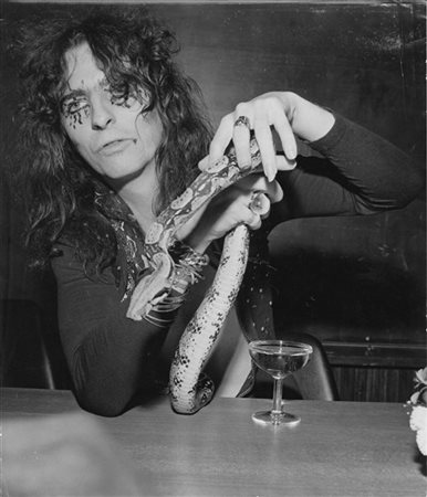 Alice Cooper 1971

Fotografia originale alla gelatina sali d'argento.
cm 24 x 2