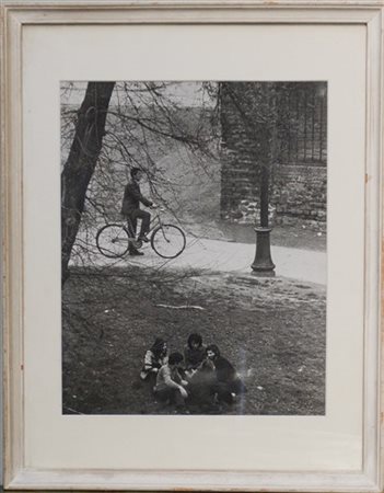 Milano, giardini pubblici 1970 ca.

Fotografia originale alla gelatina sali d'a