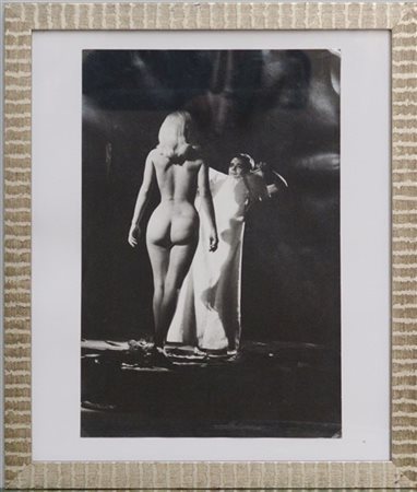 ANTONIO SANSONE Nudo 1970 ca.

Fotografia originale alla gelatina sali d'argento