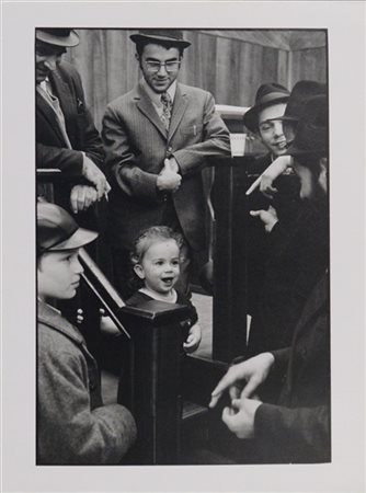 The dance of the Pious 1964

Fotografia originale alla gelatina sali d'argento