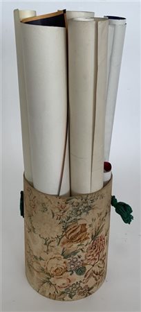 Cestino contenente numerosi poster di diversi autori e soggetto (difetti)