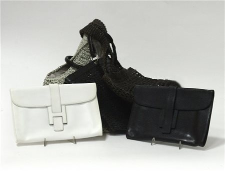 Lotto composto da una borsa con lavorazione tipo canneté, due borse estive in r