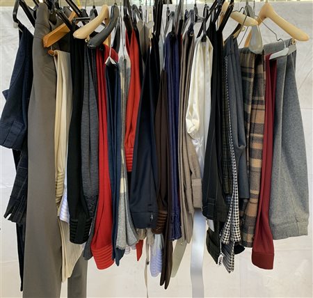 Lotto di 29 pantaloni di tessuti, colori, modelli differenti (tg. 40/46) (difet