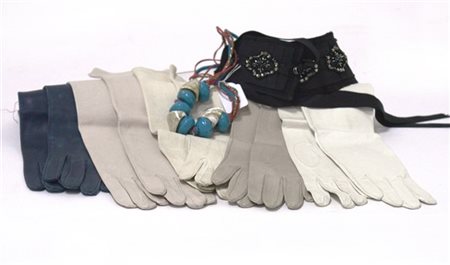 PRADA, HERMÈS e anonimi
Lotto composto da una cintura in tessuto e gros decorat