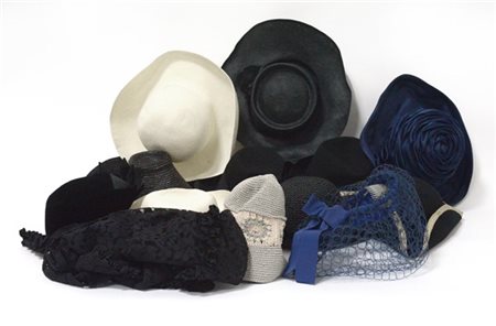 GIORGIO ARMANI e anonimi
Lotto composto da numerosi cappelli di diversi materia