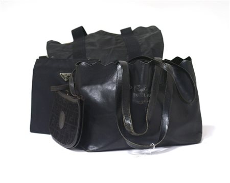 PRADA, FENDI, EMPORIO ARMANI
Lotto composto da una borsa tipo shopper in pelle,