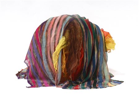 MISSONI, BASILE
Lotto composto da tre sciarpe, una in voile multicolor e due in