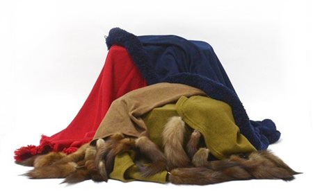 PIROVANO, AVAGOLF, ANNA PAGANI
Lotto di quattro tra mantelle, cappe e scialli a