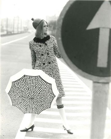 Una stampa fotografica vintage alla gelatina sali d'argento con passepartout pe