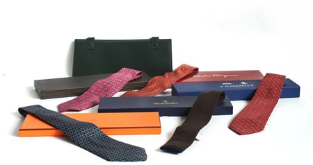 GUCCI, MARINELLA, BROOKS BROS., FERRAGAMO HERMÈS
Lotto di cinque cravatte con s