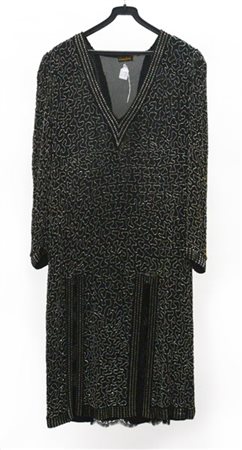 CAROLINE
Abito a ricordare gli anni 20 ricamato con canottiglie nere e argento