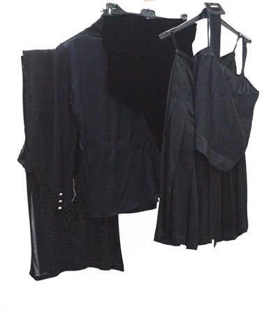 KRIZIA, ALBERTA FERRETTI, VALENTINO e anonimo
Lotto in nero composto da un top