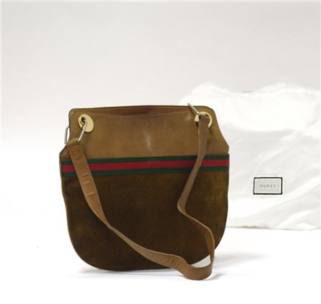 GUCCI 
Borsa a tracolla in pelle e camoscio con banda in gros verde/rosso, dett