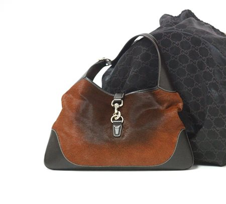 GUCCI 
Borsa "Jackie" in cavallino nei toni sfumati del ruggine con finiture in