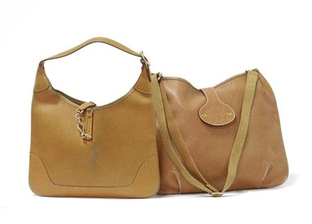 HERMÈS 
Lotto di due borse "Trim" e "Rodeo Crossbody" in pelle color miele (cm