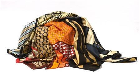 ROBERTA DI CAMERINO 
Lotto di 6 foulard in twill di seta di vari colori, misure