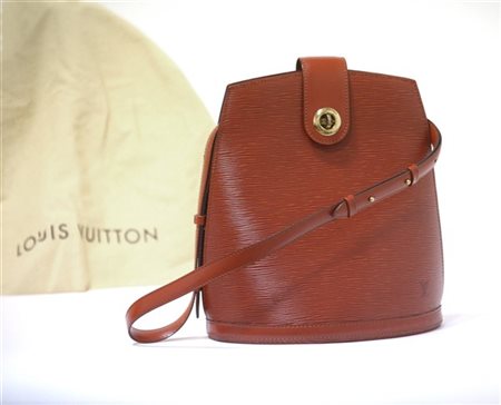 LOUIS VUITTON 
Borsa a tracolla "Cluny Besace" in cuir épi color cognac, dettag