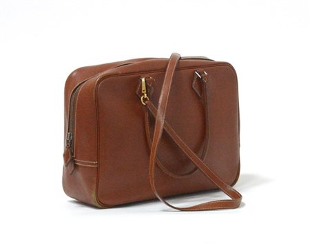 HERMÈS 
Borsa Plume in pelle grain lisse color Caramello, con tracolla, dettagl