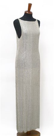 GIORGIO ARMANI 
Abito da sera con spalline tutto rivestito in paillettes argent