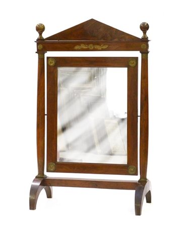 Psiche da terra in noce con montanti a colonna tornita, fregi in metallo dorato