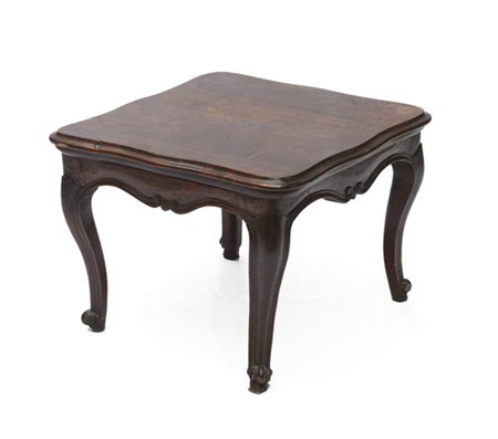 Tavolino da salotto con fascia e gambe sagomate e intagliate (cm 62x45x58) (dif