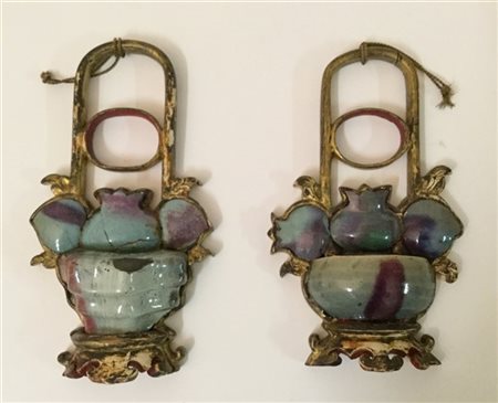 Due elementi decorativi composti da frammenti di ceramica invetriata e legno do