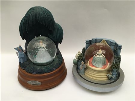 Due carillon Disney con snowglobe a tema Cenerentola, resina policroma, vetro e