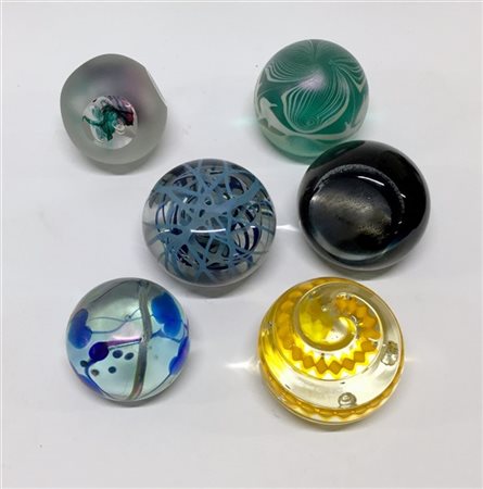 Manifatture diverse
 Gruppo di sei presse-papiers di diverso decoro, alcuni fir