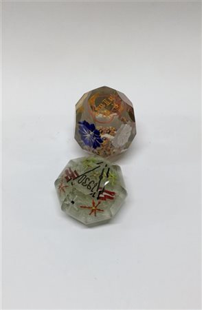 Lotto composto da due presse-papiers di manifatture diverse, datati 1930 1935 (