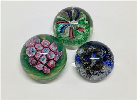 Manifattura di Murano
Lotto composto fa tre presse-papiers firmati Ferro e Rina