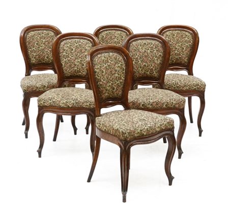 Gruppo di sei sedie in noce con gambe anteriori mosse, sedute e schienali rives