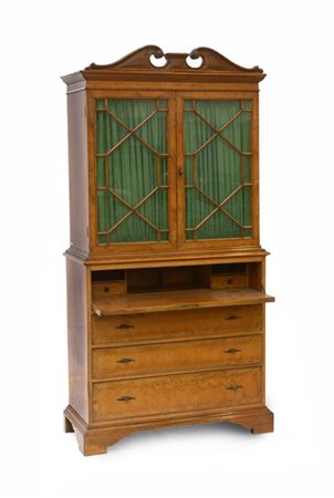 Mobile a due corpi lastronato, parte superiore a due ante a vetri decorate da l