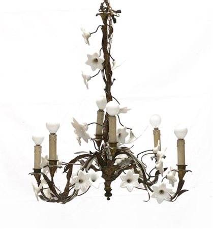 Lampadarietto a sei fiamme in metallo decorato a foglie, fiori in vetro lattimo