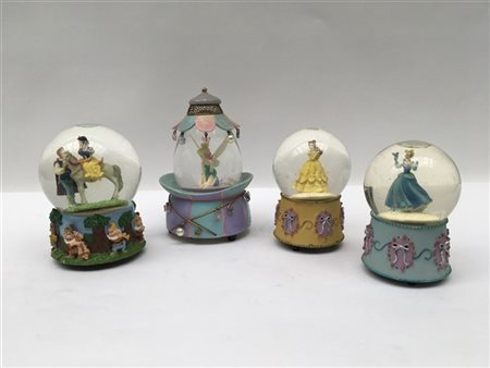 Gruppo di quattro snowglobe Disney con carillon (h max cm 18) (lievi difetti)