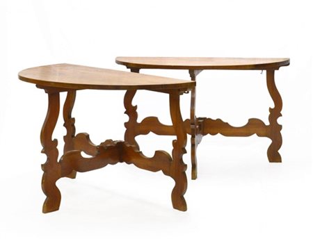 Coppia di consoles a mezzaluna in stile fratino (cm 123x75x61) (difetti)