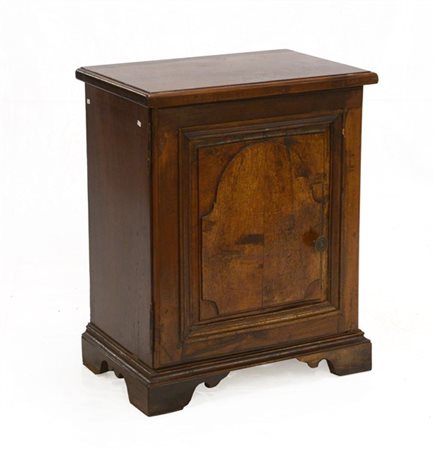 Mobiletto ad un'anta pannellata, piedi a mensola (cm 58x73x38) (difetti)