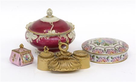 Lotto composto da un calamaio e tre scatole di manifatture diverse in ceramica