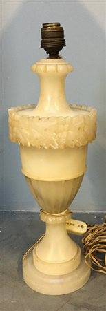 Lampada da tavolo in alabastro di Volterra scolpita con scanalature e fascia a