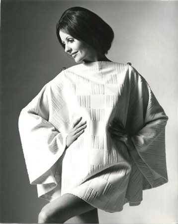 Una stampa fotografica vintage alla gelatina sali d'argento per Paco Rabanne 19