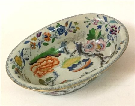 Manifattura inglese, Davenport. 
Bacile decorato all'orientale (lievi difetti)