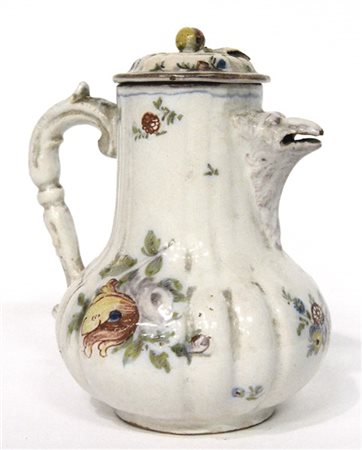 Caffettiera in maiolica decorata in policromia a fiori, versatoio zoomorfo (h.