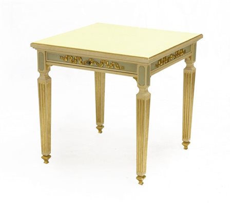 Tavolino quadrato in legno laccato avorio e oro con cassetto, gambe rastremate