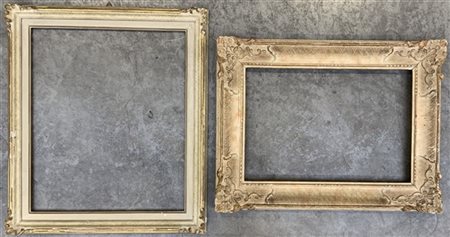 Lotto di due cornici in legno intagliato e laccato (luci cm 60x50 e 56x38) (dif