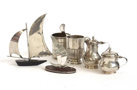 Oggetti diversi in argento e metallo (misure diverse) (gr 454 ca.) (difetti)