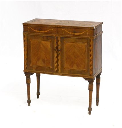 Credenzino in stile Luigi XVI a due ante e due cassetti filettato e intarsiato