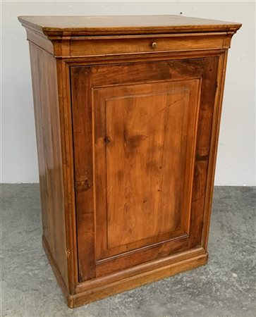 Mobile da centro in noce con cassetto e sportello con tre ripiani interni, seco